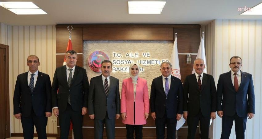 Aile ve Sosyal Hizmetler Bakanı Mahinur Özdemir Göktaş, Türkiye Kamu-Sen