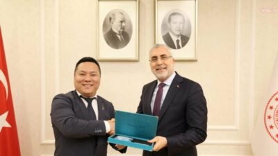 Çalışma ve Sosyal Güvenlik Bakanı Vedat Işıkhan, yenilenebilir enerji alanındaki