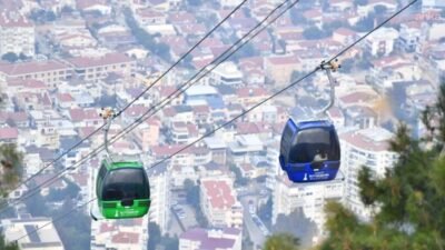 Balçova Teleferik Tesisleri’nde yaz dönemiyle birlikte ziyaret saatleri uzatıldı. İzmir