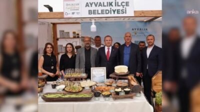 Ayvalık standı, Balıkesir GastroFest'te yoğun ilgi gördü. Ziyaretçilerden tam not