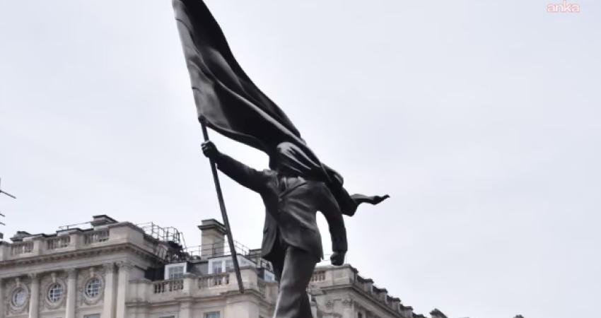Dünyaca ünlü sokak sanatçısı Banksy, Londra’nın merkezinde aniden ortaya çıkan