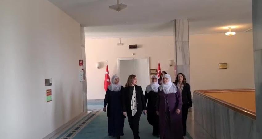 DEM Parti Sözcüsü Ayşegül Doğan ve Diyarbakır Milletvekili Adalet Kaya'nın