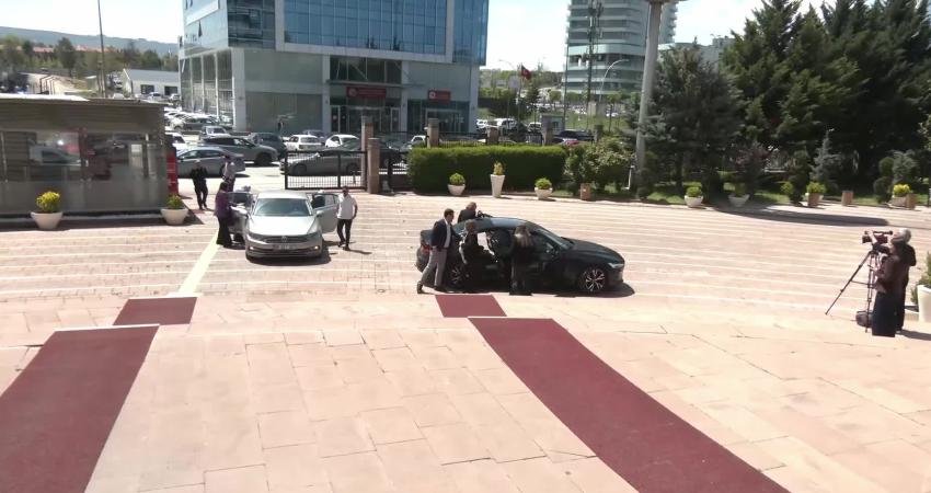 DEM Parti Sözcüsü Ayşegül Doğan ve Diyarbakır Milletvekili Adalet Kaya'nın