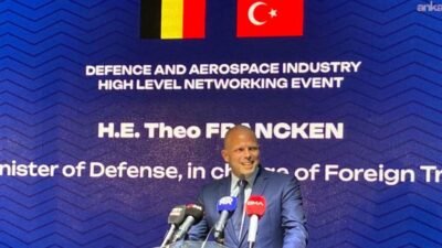 Belçika Savunma Bakanı Theo Francken, Belçika Kraliçesi Mathilde'nin başkanlığındaki Belçika