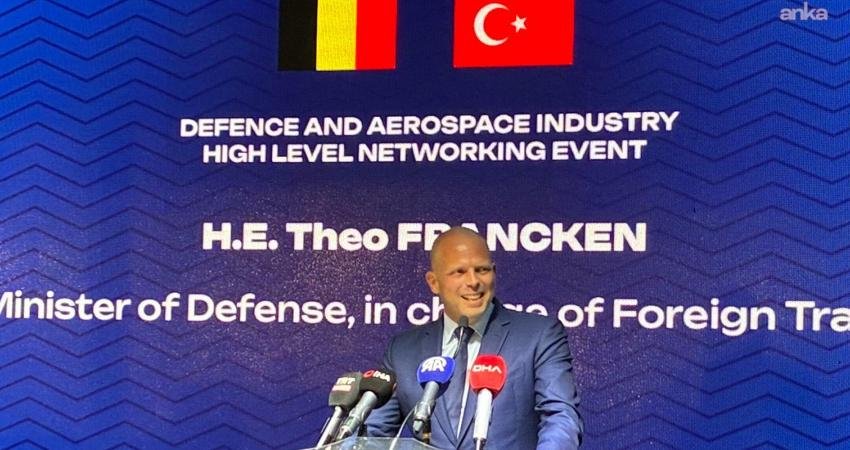 Belçika Savunma Bakanı Theo Francken, Belçika Kraliçesi Mathilde'nin başkanlığındaki Belçika