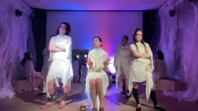Berlin’de feminist kadınlar tiyatro grubu Divan, ikinci oyunları “İN MİR”