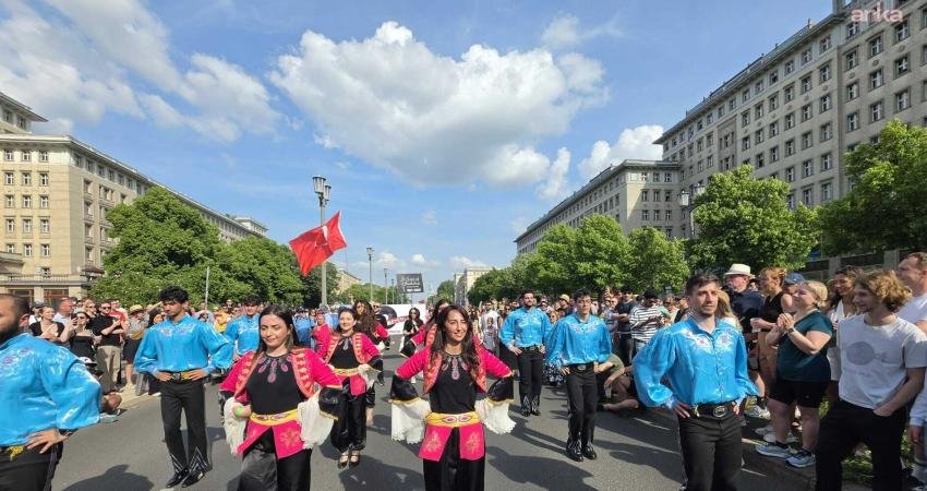 Almanya'nın başkenti Berlin’de 30’uncusu düzenlenen Kültürler Karnavalı, farklı kültürlerden müzik,