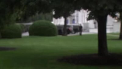 Beyaz Saray yakınında silahlı saldırı: Saldırgan etkisiz hale getirildi ABD’nin başkenti Washington’da Beyaz Saray yakınlarında silah sesleri duyuldu. ABD