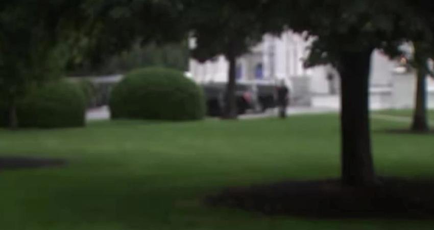 Beyaz Saray yakınında silahlı saldırı: Saldırgan etkisiz hale getirildi ABD’nin başkenti Washington’da Beyaz Saray yakınlarında silah sesleri duyuldu. ABD