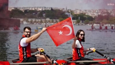 Beyoğlu’nda 19 Mayıs coşkusu, gençlerin enerjisiyle adeta bir festivale dönüştü.