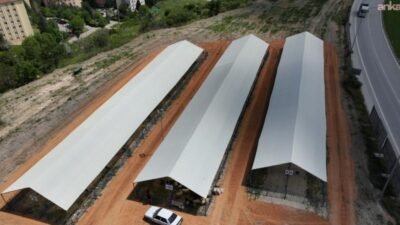 Bilecik Belediyesi tarafından Osmangazi Mahallesi girişinde kurulan kurban satış alanı