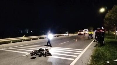 Bilecik’te Yenişehir Kavşağı yakınlarında otomobil ile motosikletin çarpıştığı kazada motosiklet