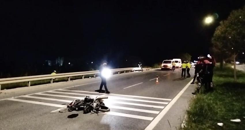 Bilecik’te Yenişehir Kavşağı yakınlarında otomobil ile motosikletin çarpıştığı kazada motosiklet