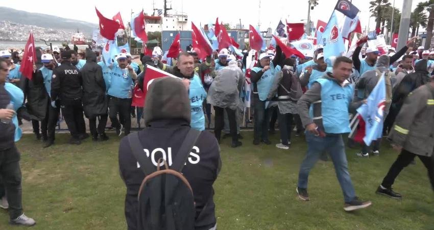 İzmir’de 1 Mayıs Emek ve Dayanışma Günü, binlerce kişinin katılımıyla