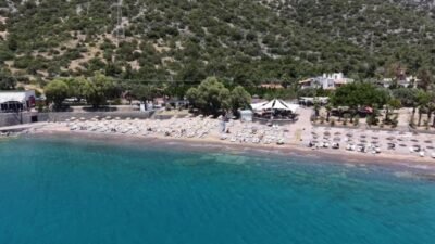 Bodrum Belediyesi Destek Hizmetleri Müdürlüğü Mavi Bayraklı Plajlar Birimi ekipleri,