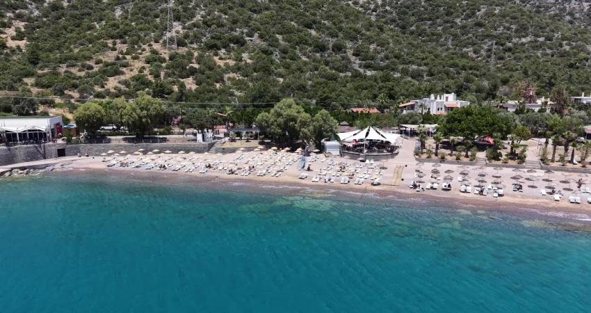 Bodrum Belediyesi Destek Hizmetleri Müdürlüğü Mavi Bayraklı Plajlar Birimi ekipleri,