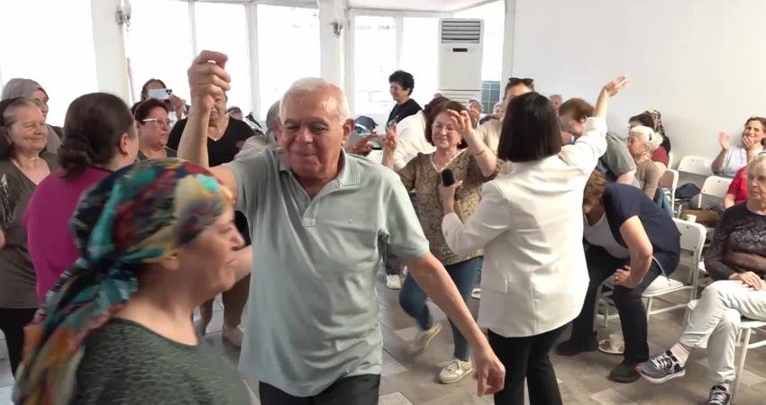 Bornova Belediyesi Sağlıklı Yaş Alma Merkezi’nde bayram coşkusu Bornova Belediyesi’nin ileri yaştaki bireylerin sosyal yaşamdan kopmadan aktif ve