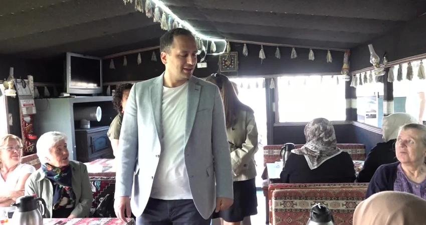 Bornova Belediye Başkanı Ömer Eşki, Anneler Günü kapsamında eşi Beste Eşki ile