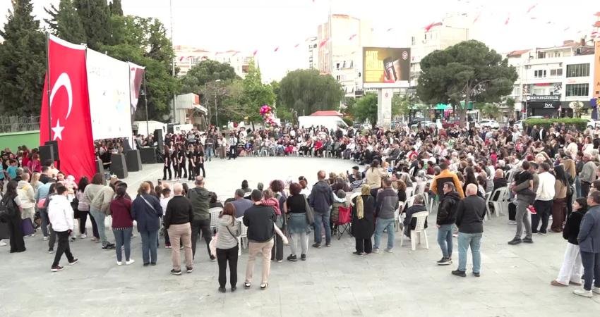 Bornova Belediyesi tarafından Hıdırellez coşkusuyla yeniden düzenlenen Dünya Dans Günü