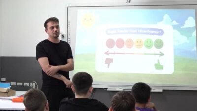 Bornova Belediyesi BELGEM’de düzenlenen “İyi Oluşumuz ve Akran Dayanışması” etkinliğinde