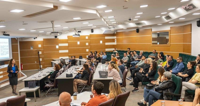 Bornova’da “Mavi” dönüşüm İklim krizinin etkilerinin her geçen gün daha fazla hissedildiği günümüzde,