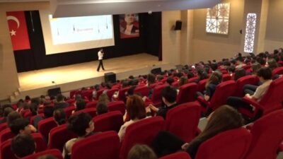 Bornova Belediyesi, ilkokul ve ortaokul öğrencilerine yönelik sağlıklı beslenme, hijyen, ağız-diş