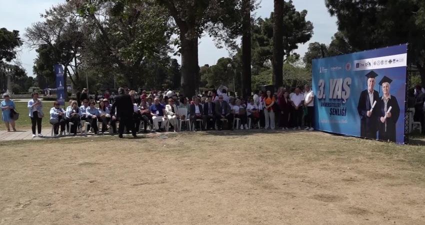 İzmir’de düzenlenen 3. Yaş Üniversitesi Şenliği’ne katılan Bornova Belediyesi, "Sağlıklı