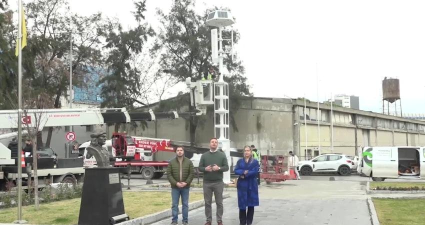 Bornova Belediyesi, parklarda kurduğu rüzgar ve güneş enerjisini birleştiren hibrit