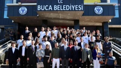 Buca’da düzenlenen “Gençlik Gelecektir Meclisi”, gençlerin düşüncelerini ve Türkiye’nin geleceğine