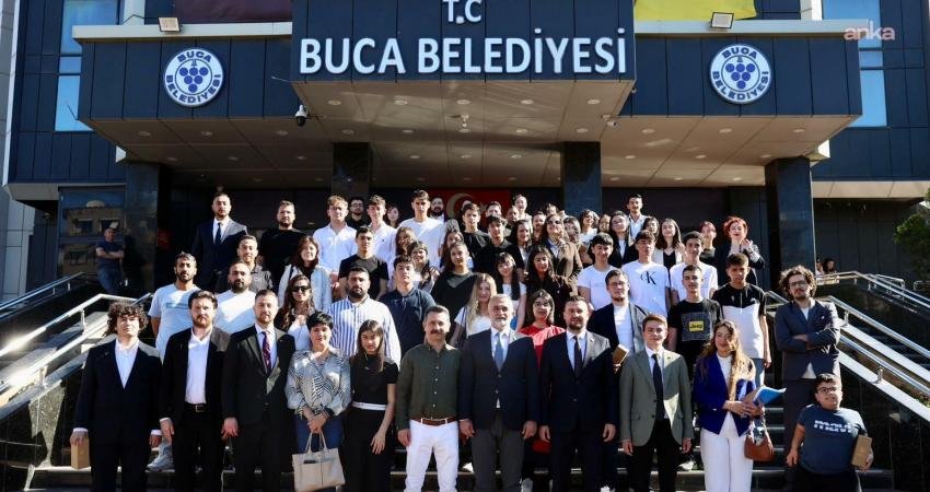 Buca’da düzenlenen “Gençlik Gelecektir Meclisi”, gençlerin düşüncelerini ve Türkiye’nin geleceğine