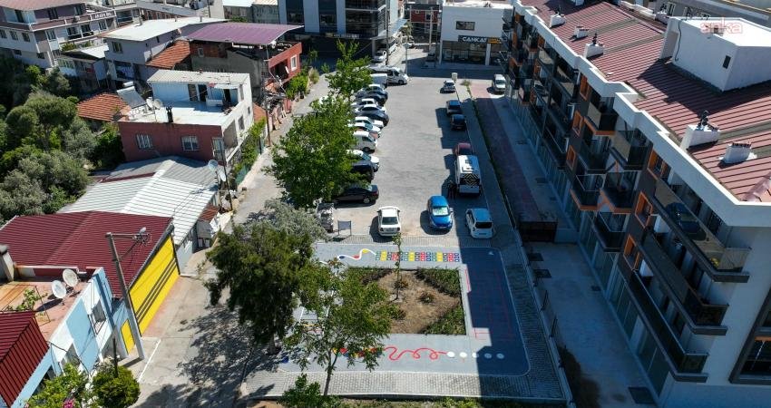 Buca’da İnönü Mahallesi’ne yeni Oyun Sokağı Buca Belediyesi, İnönü Mahallesi’ne çocukların güvenle oynayıp sosyalleşebileceği yeni bir