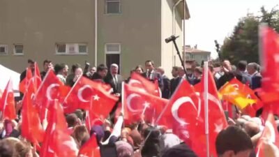 CHP'den istifa ederek AK Parti'ye katılan Afyonkarahisar Belediye Başkanı Burcu