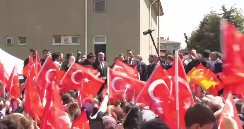 CHP'den istifa ederek AK Parti'ye katılan Afyonkarahisar Belediye Başkanı Burcu