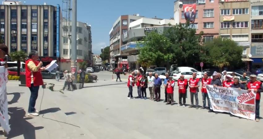 Balıkesir’in Burhaniye ilçesinde emekliler, aylıklarının ve bayram ikramiyelerinin artırılması talebiyle