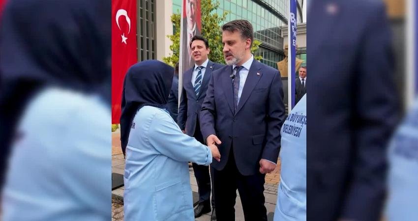 Bursa Büyükşehir Belediyesi Başkan Vekili Biba, personel ile bayramlaştı Bursa Büyükşehir Belediyesi Başkan Vekili Şahin Biba, Kurban Bayramı öncesi
