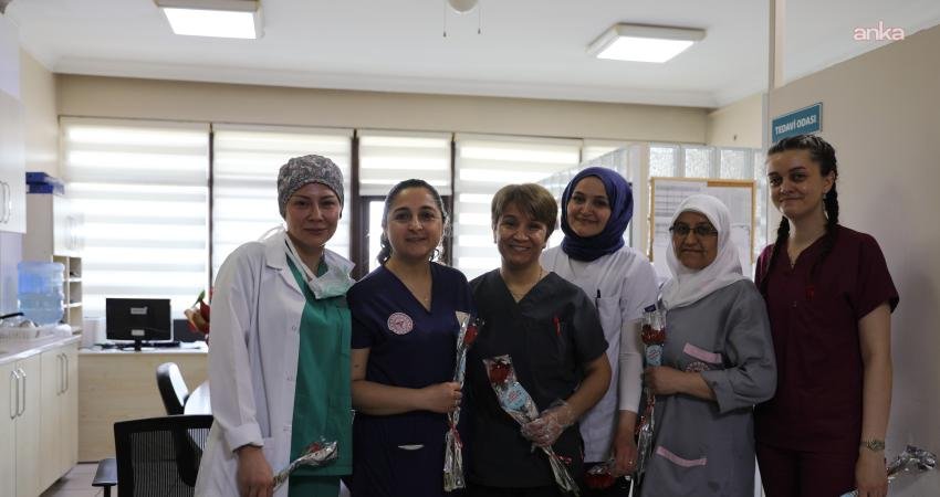 Bursa’da Hemşireler Günü’nde sağlık emekçilerine ziyaret Bursa Büyükşehir Belediye Başkan Vekili Şahin Biba, 12 Mayıs Hemşireler