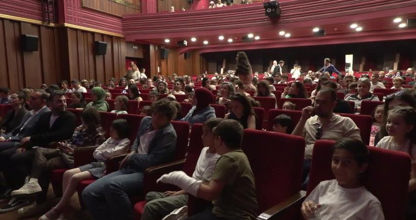 Bursa Büyükşehir Belediyesi Şehir Tiyatrosu’nun yeni çocuk oyunu "Birimiz Hepimiz"