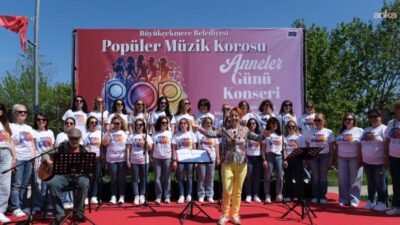 Büyükçekmece Belediyesi’nin Mimaroba Büyük Atatürk Parkı’nda düzenlediği “Anneler Günü Konseri”