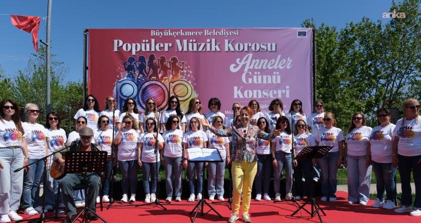 Büyükçekmece Belediyesi’nin Mimaroba Büyük Atatürk Parkı’nda düzenlediği “Anneler Günü Konseri”