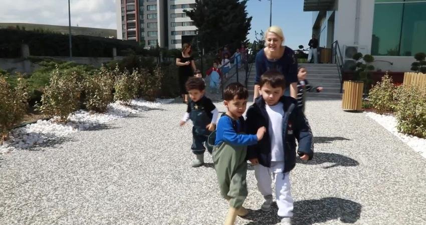 Çankaya Belediyesi Şeker Portakalı Ekolojik Kreşi’nde eğitim gören çocuklar, doğayla