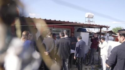 İzmir Büyükşehir Belediye Başkanı Cemil Tugay, Bayındır Çırpı Mahallesi’ni ziyaret