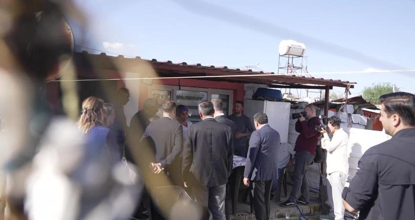 İzmir Büyükşehir Belediye Başkanı Cemil Tugay, Bayındır Çırpı Mahallesi’ni ziyaret