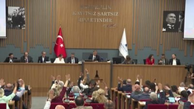 İzmir Büyükşehir Belediye Başkanı Cemil Tugay, AK Parti'ye yatırım tepkisi
