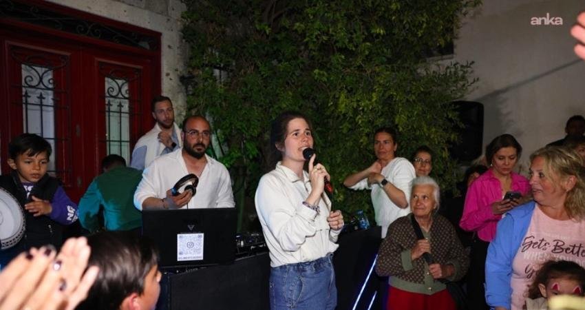 Çeşme Belediye Başkanı Lâl Denizli, üç ayrı noktada Hıdırellez ateşlerini