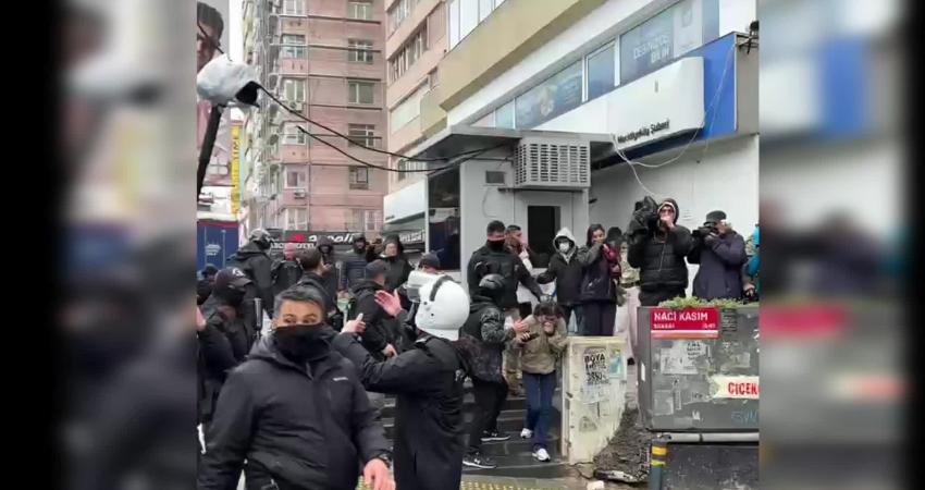 Çağdaş Hukukçular Derneği (ÇHD) İstanbul Şubesi, 1 Mayıs'ı Taksim'de kutlamak