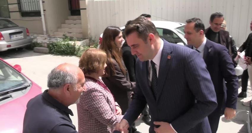 CHP İzmir İl Başkanı Çağatay Güç, saha çalışmaları kapsamında İzmir
