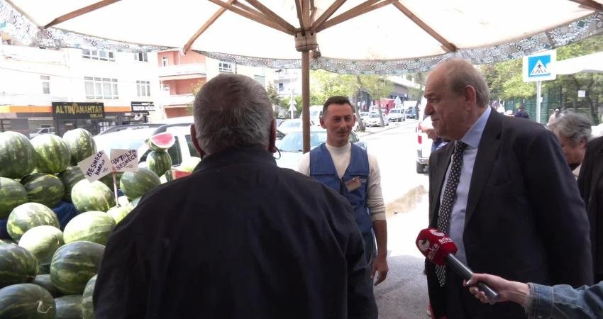  CHP İzmir Milletvekili Rıfat Nalbantoğlu, Keçiören'de pazar esnafının ve yurttaşların