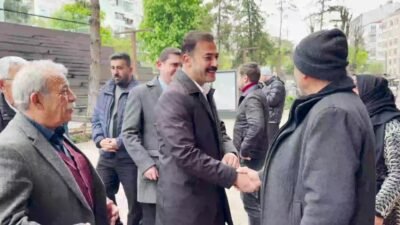 CHP Eskişehir örgütü sahaya inerek esnaf ve vatandaşların sorunlarını dinledi. CHP
