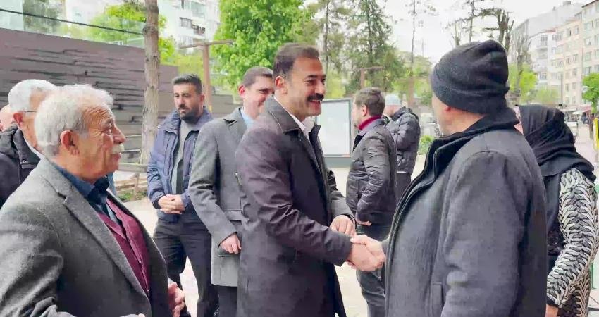 CHP Eskişehir örgütü sahaya inerek esnaf ve vatandaşların sorunlarını dinledi. CHP