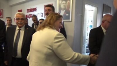 CHP Genel Başkan Yardımları Bihlun Tamaylıgil, Gökçe Gökçen ve Yankı Bağcıoğlu, partinin
